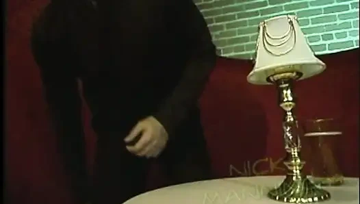 Cewek jadul ini dientot habis-habisan sama kontol besar sampai dicrot di mulut