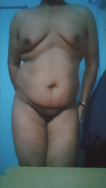 สาวร่านอินเดียอวบ Twerks แก้ผ้ายืน: ตูดใหญ่และนมกระตุกสําหรับควยอัลฟ่า! ขอเย็ดกู! #SissyWhore #FatAss