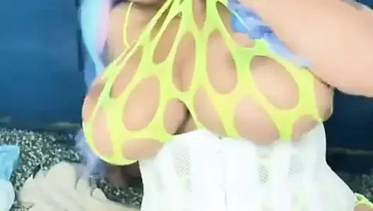 Sit Back and Let Her Cream on You