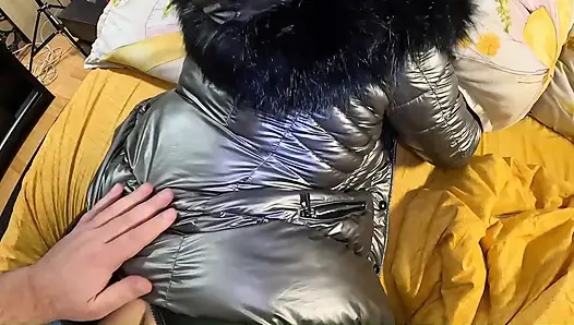 Cewek seksi dengan toket besar ini dientot habis-habisan sampai dicrot di muka