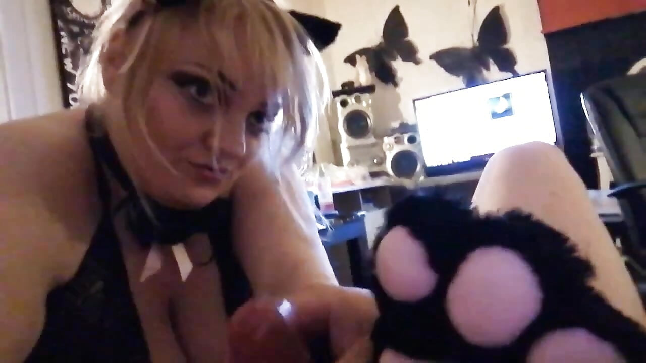 First, the cute kitten is allowed to blow. Anal at the end