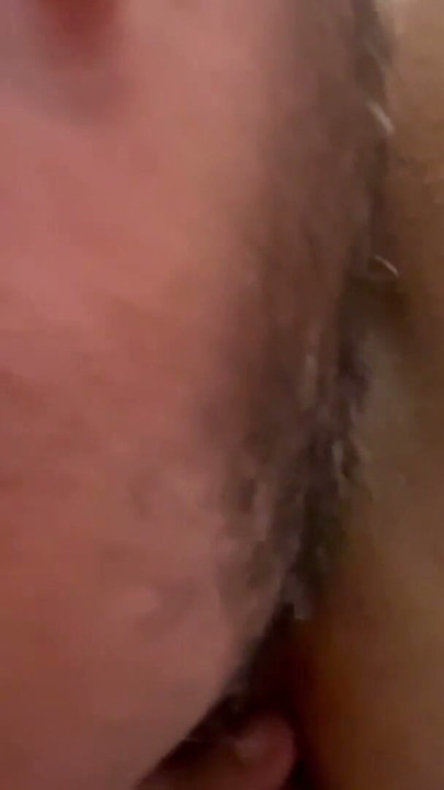 Amateur-Ehefrau wird morgens hart und schnell gefickt und hat einen Squirt-Orgasmus | Clip 1