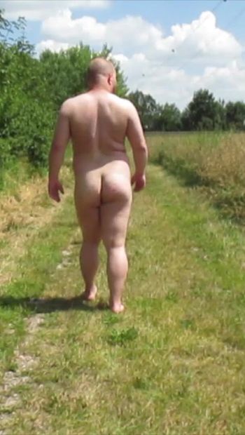 I show myself completely naked in public! No matter whether it's cars driving by or people walking past: everyone can see me completely naked at that moment. And it really turns me on!