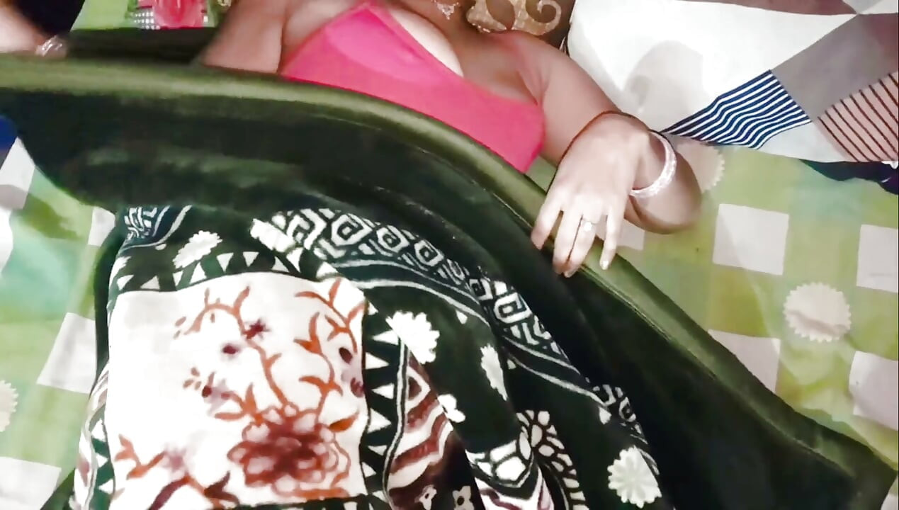 Xx nuevo video de sexo de chicas de aldea desi Dolly Singh bhabhi con los dedos Bengali Dolly Singh bhabhi metiéndose los dedos en su Chut