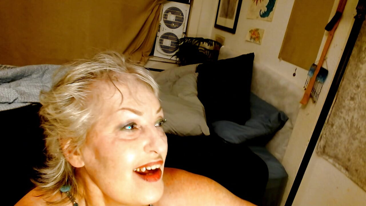 1441 Strømpebukser og Sky High Fuck-Me Hæler på sexy GILF DawnSkye1962