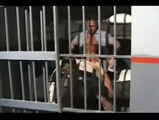 Prisoner fucks a cop in Jail