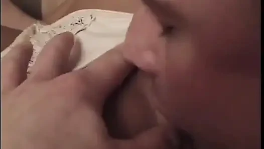 Pirang semok memberikan bj sebelum menggeser kontol dengan pantatnya