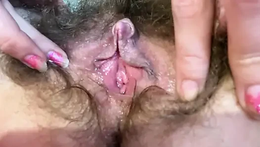 Nahaufnahme haarige muschi, großer kitzler-orgasmus