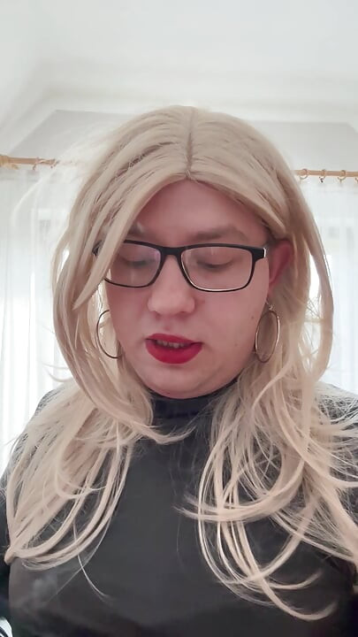 Nikola pali i robi dildo