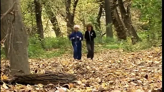 Sürtük görünüm nineler tarlada deney yapmayı seviyor