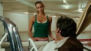 Jessica Alba ist ein sexy Arsch in Unterwäsche