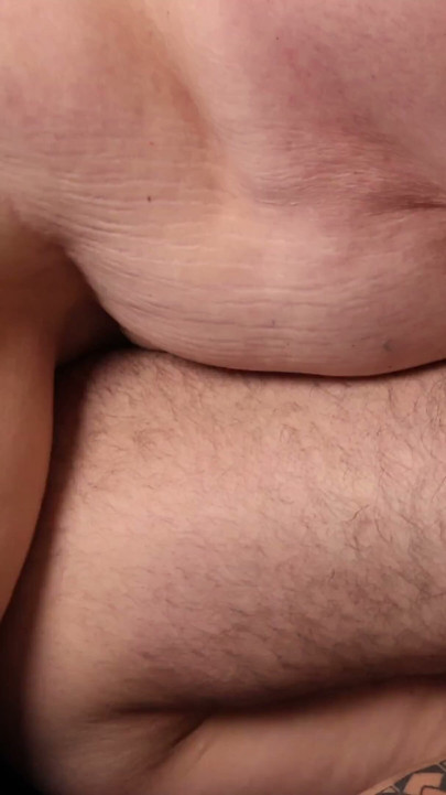 Aktiver Chubby fickt Chaser bareback - Blowjob, Doggy, Missionar & Creampie | Clip 2