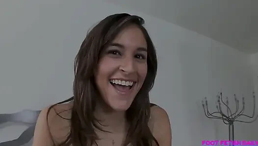 Fetish kaki mimi blaze news lagi asik muasin memeknya