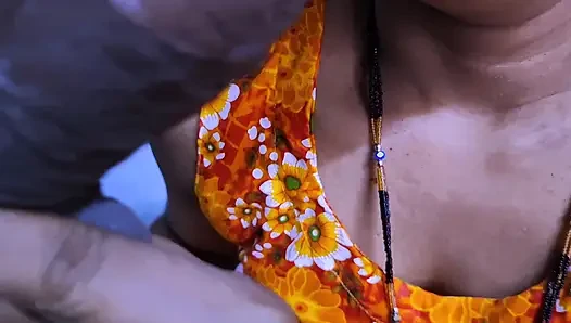 Asyalı Hintli desi üvey kız kardeş sert sikişiyor
