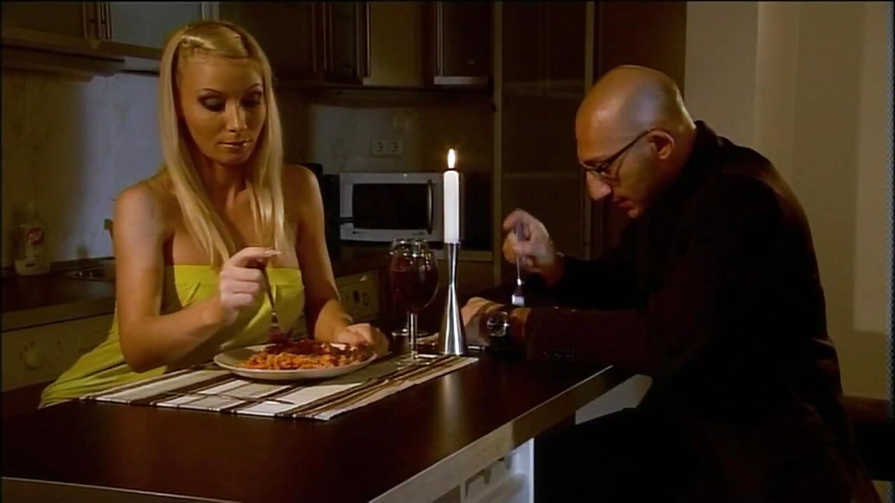 Elena mengkhawatirkan ujian dan omar yang sangat baik membantu