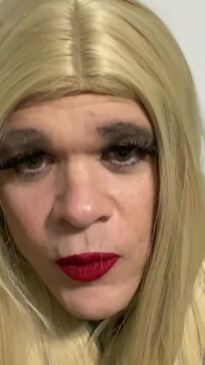 Üvey babayla konuşan travesti ans bir CD gerçekten gelip oynamalarını sağlamaya çalışıyor, bizim, yarak emme, yalama... | Klip 1