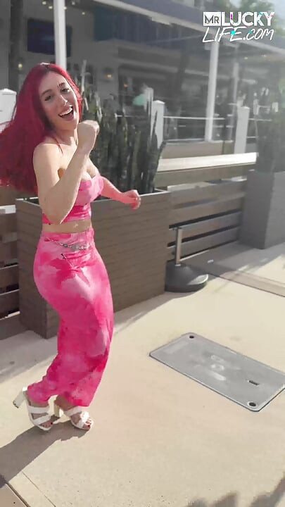 Redhead Zoey Di Giacomo Is All Set To Give A Blowjob