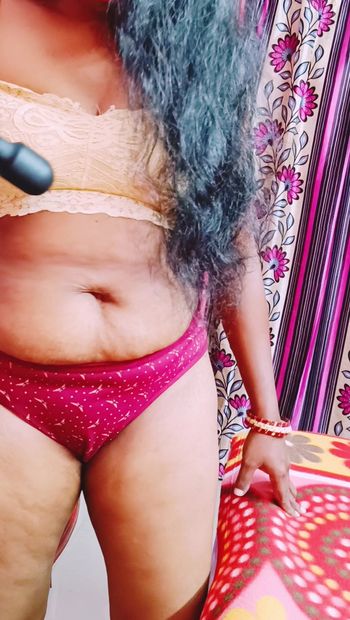 Dona de casa gostosa em movimento sexy Telugu fala putaria