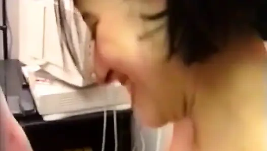 Caroline, muhteşem küçük erkek delisi, sağduyulu ve çok heyecanlı.