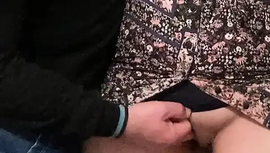 Seksi MILF Metroda Klitorisini Ovuştururken Alıyor