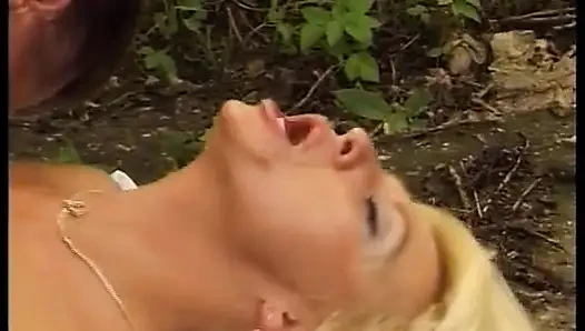 MILF aus deutschland hat beide löcher gefickt