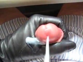 Ręczna robota w rękawiczkach ze spermą