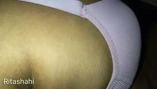 Nepalli bir çift harika bir ruh halinde eğleniyor