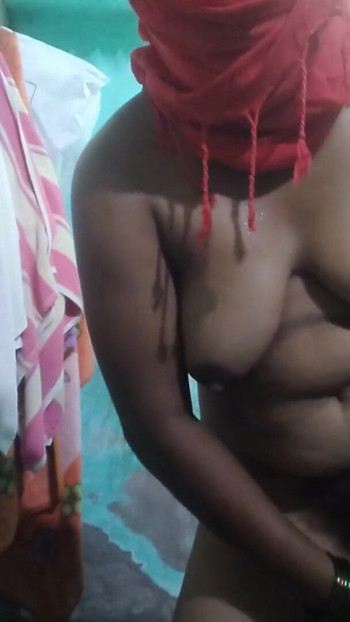 Emotivni trenutak iz "Bhabhi dijela.. 6 videa s dildom u seksu Indijska Bhabhi Desi Bhabhi XXX