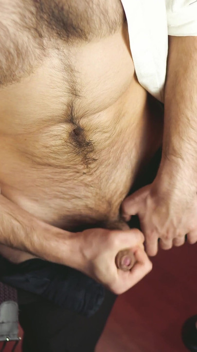 Spektakularan trenutak iz "Seksi tip u odijelu. Glasan orgazam i puno sperme od Noela Deroa"