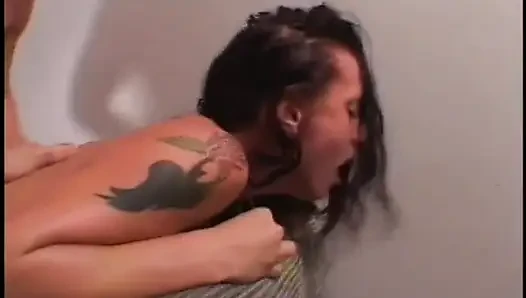Pantat sempit cewek sange rambut cokelat ini dijilat sebelum dientot habis-habisan