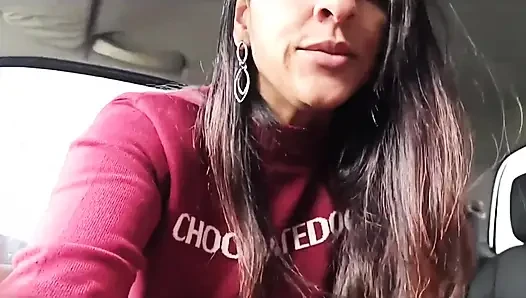 Dia ingin membayar perjalanan tetapi tidak punya uang, jadi dia harus membayar dengan blowjob.
