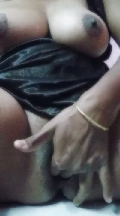 Bhabhi Ne Video Call Pe BF Ko Garam Kiya