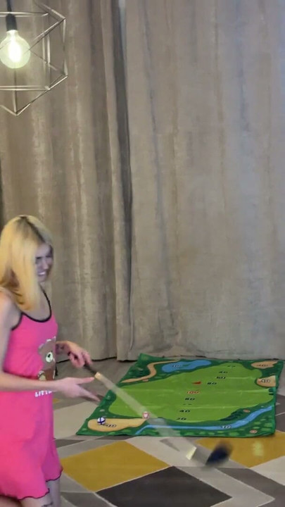 Mini Golf Girls Luna and Matty to Play for a Handjob Content to make a Dick Cum first | Isječak 1