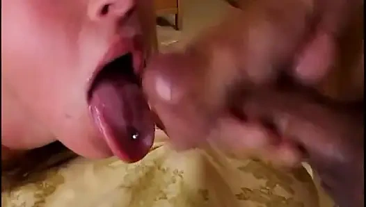 Sarışın biraz sert göt sikiyor