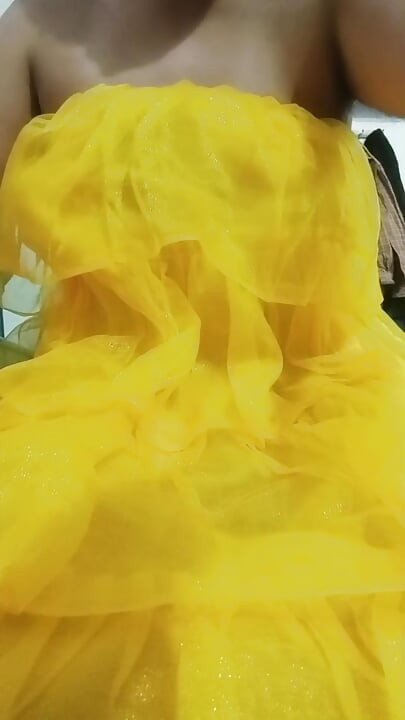 Индийский гей-кроссдрессер Gaurisissy XXX секс в желтом Lehenga