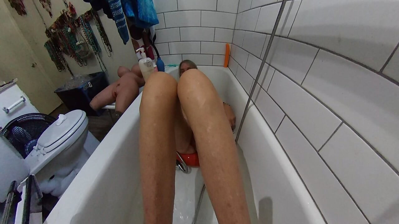LizzyYUM VR JULI 2026 bade-masturbation