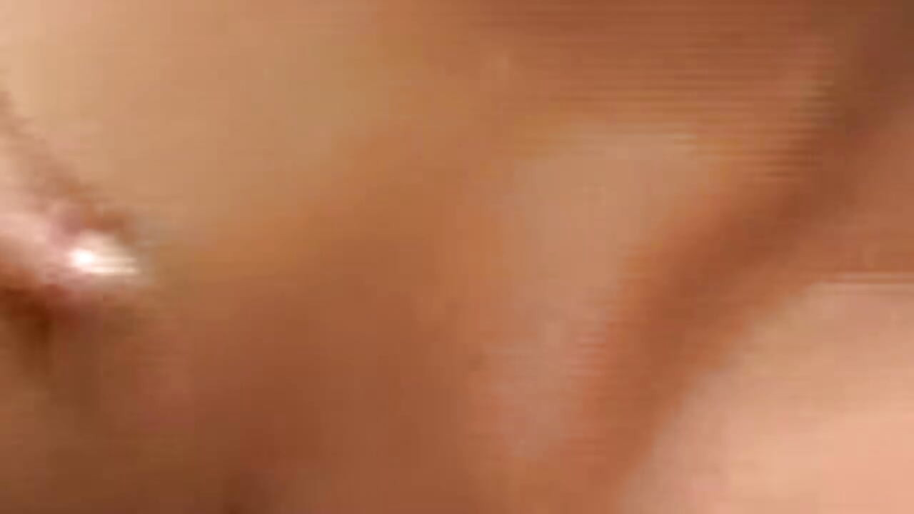 격렬한 스트레칭 후 두꺼운 정액으로 넘쳐나는 후장 벌리기