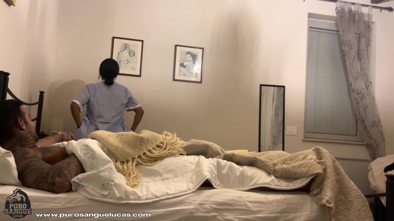 和一个大奶子拉丁清洁女郎给我的老婆戴绿帽