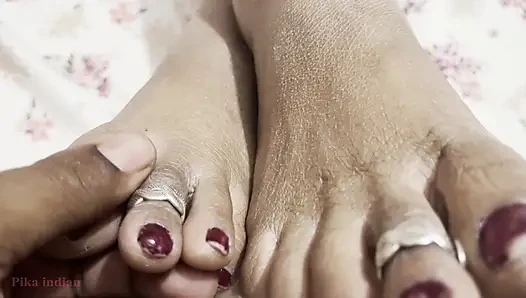 Pikaindian Hintli ateşli romantik seks aşkı baştan çıkarıyor harika desi ateşli yenge seks