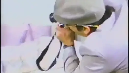 Memek sempit cewek hot rambut pirang ini dientot habis-habisan di sofa