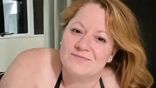 Lola lagi asik muasin memeknya pakai dildo ukuran kontol besar pria kulit hitam bagian 1!