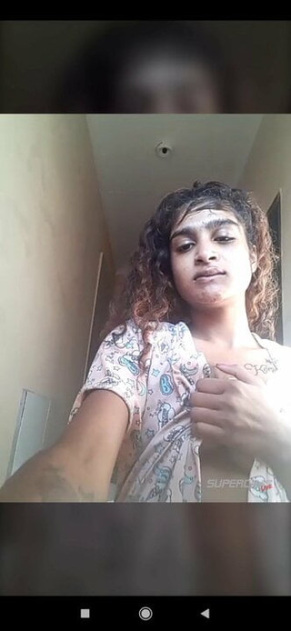 Indian girl seduces on video chat