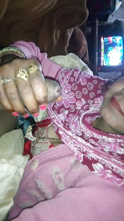 Meri wife land ka maja lete huee