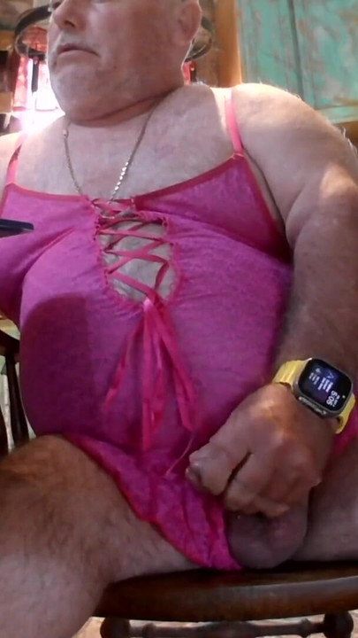 Magával ragadó pillanat a "Red Lingerie Do it Again" című dalból