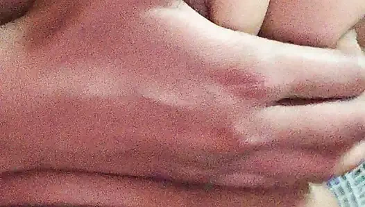 Вибратор дези в спальне