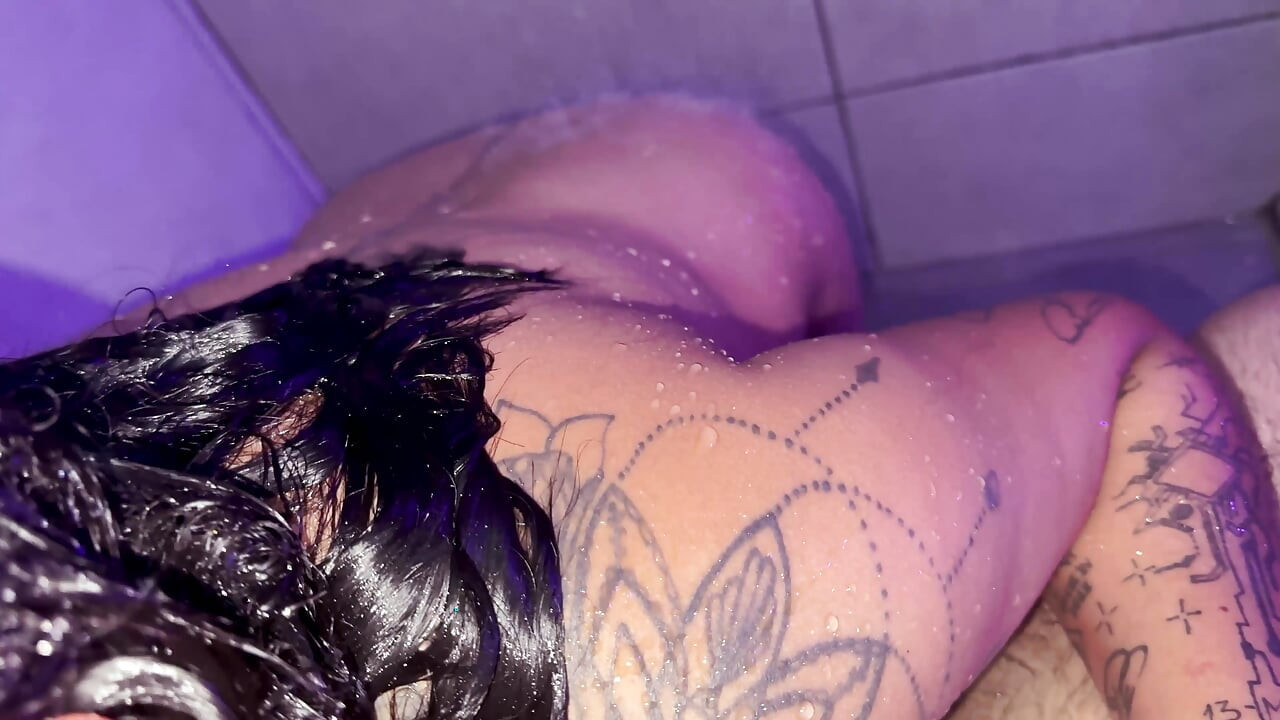 Rich blowjob in the bathroom and I come very rich on the face of my little stepsister slut