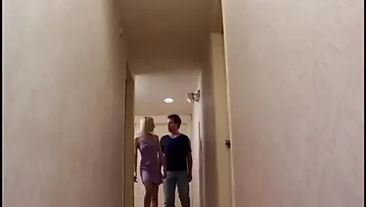 Schüchterne nubile teen Vorsprechen für einen Erwachsenenfilm, Lutschen und ficken
