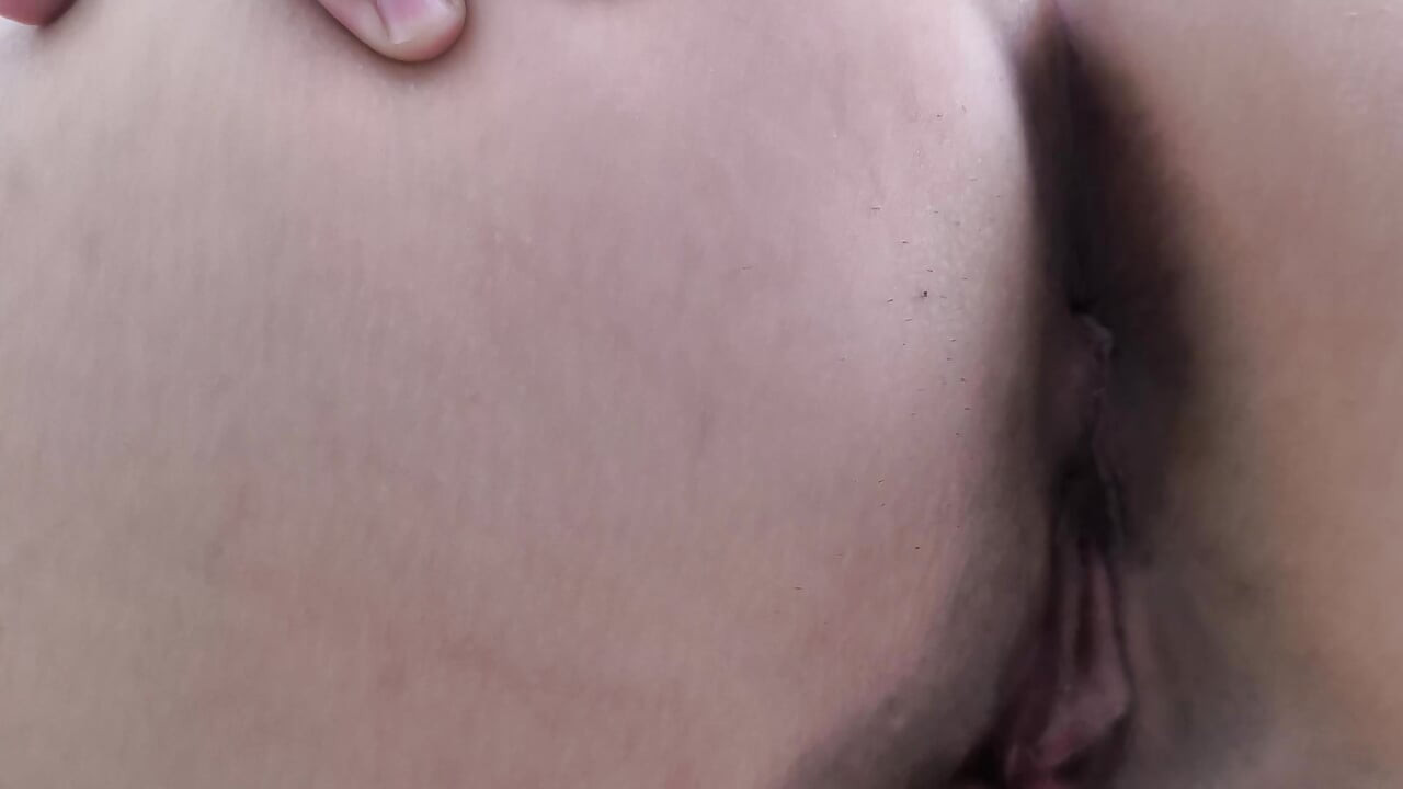 BEFORE MY BOYFRIEND COMES TO FUCK ME : warming up alone rubbing on the pillow