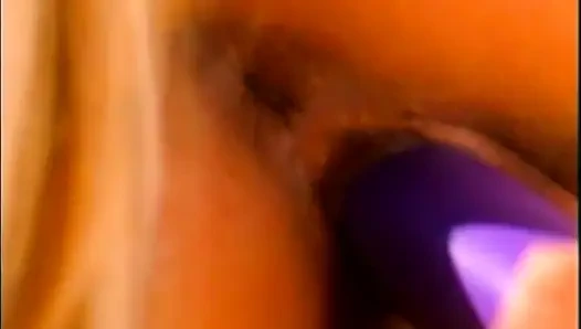 Молодые лесбиянки-шлюшки лижут киски