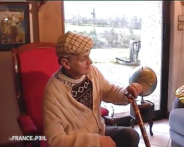 一个肮脏的小婊子的免费住房.
